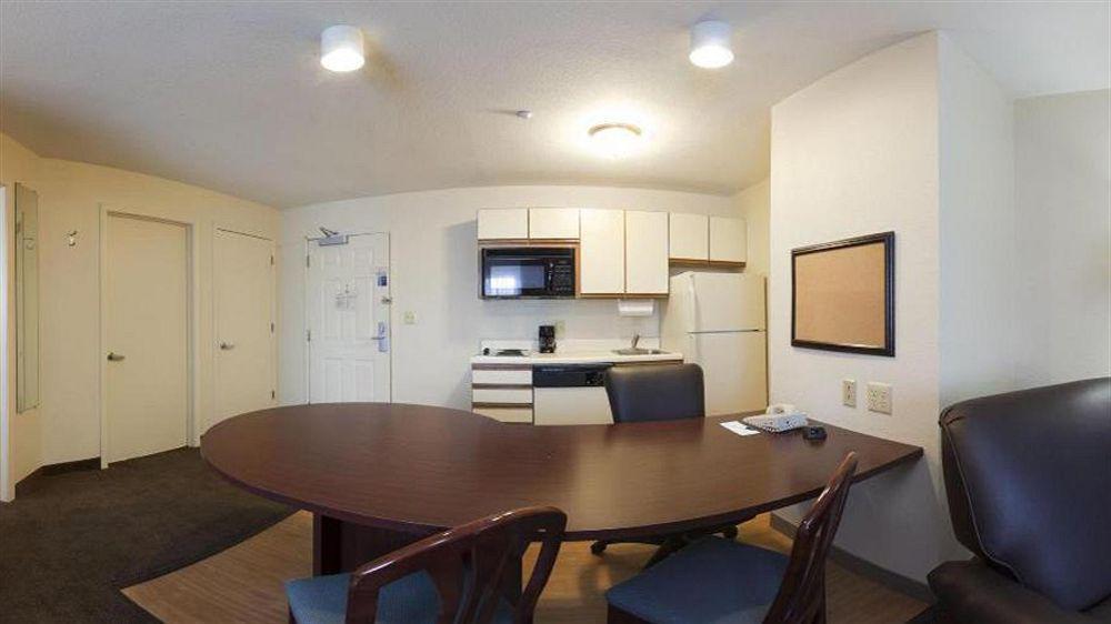 Hotel Sonesta Simply Detroit 3*